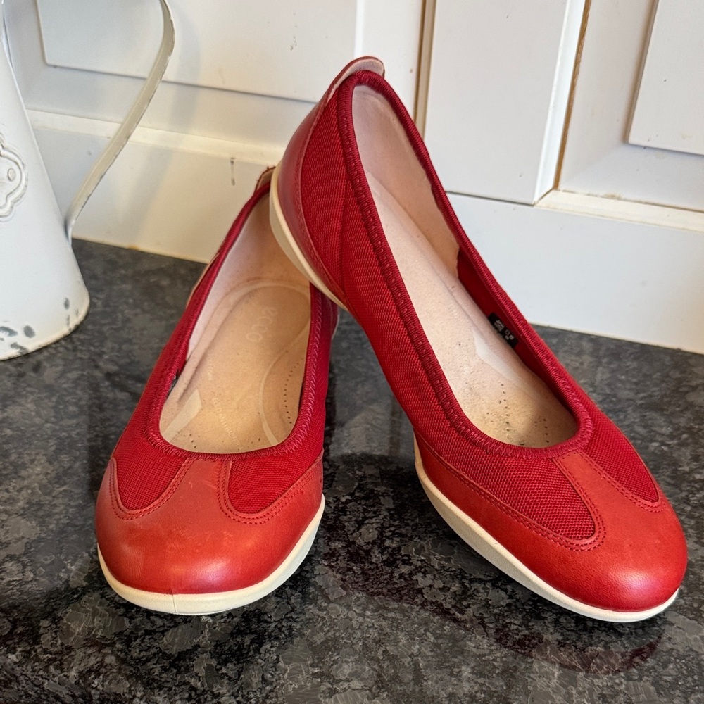 Ecco Women's Red Canvas & Leather Ballet Flats